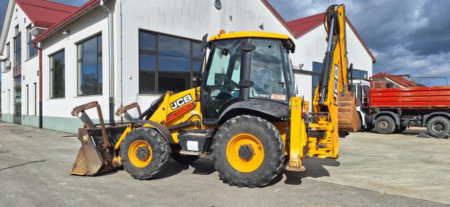 kombinirka jcb 3cx, letni 2013