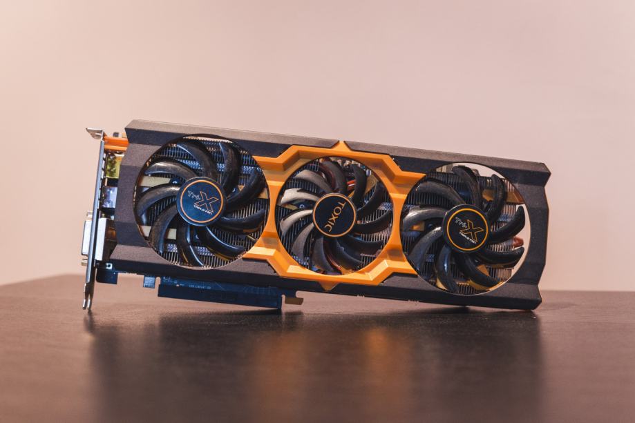 Sapphire ATI Radeon TOXIC R9 270X 2G D5 [PRODANO]