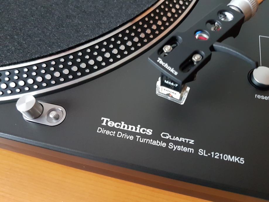 Technics SL-1210 MK5