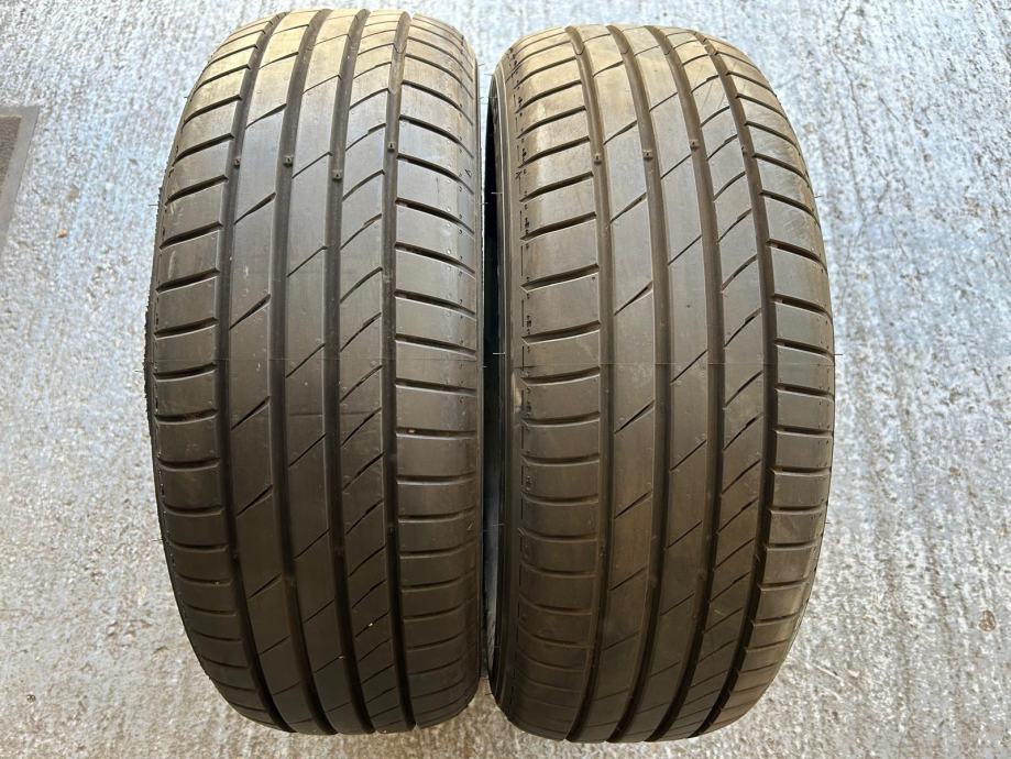 2 NOVE gume 205 60 R16 Kumho Ecsta, dot 4821, obje 80eura