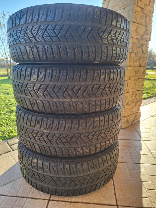 215 60 R16 Pirelli Sottozero 3, ripna 7-7.5mm,dot 2020, set 220€