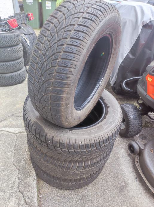 215 65 R16 Dunlop WinterSport 3D  zimska 7mm odlična