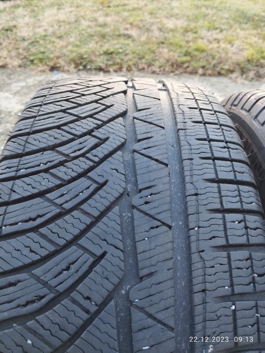 235 / 45 R 19 Michelin M+ S