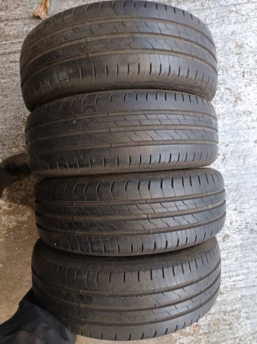 4 gume 195 65 R15 Goodyear EffGrip 2, dot 0921, 6.5 i 7mm, sve 120eura