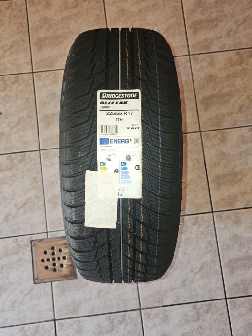 Nove Bridgestone 225/55/17 zimske gume 4 kom.