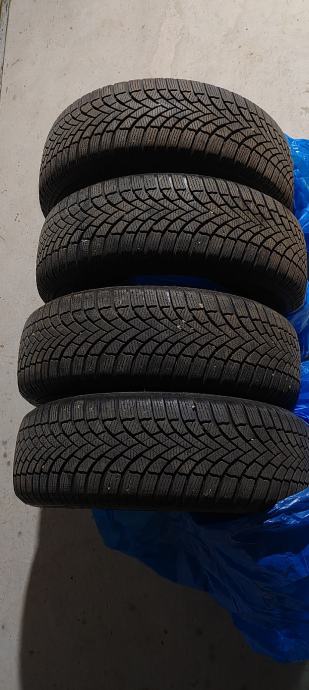 BRIDGESTONE BLIZZAK  215/65 R16