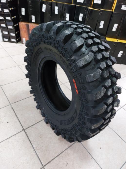 CST CL98 33X10,5R15