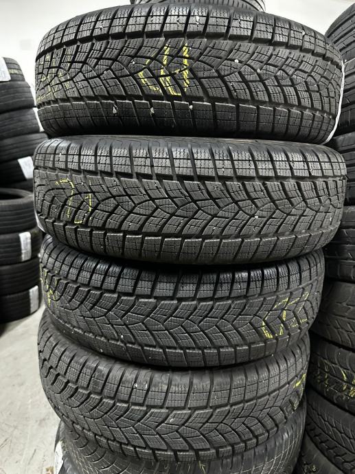 GOODYEAR Ultra Grip + SUV 215/70R16 100T