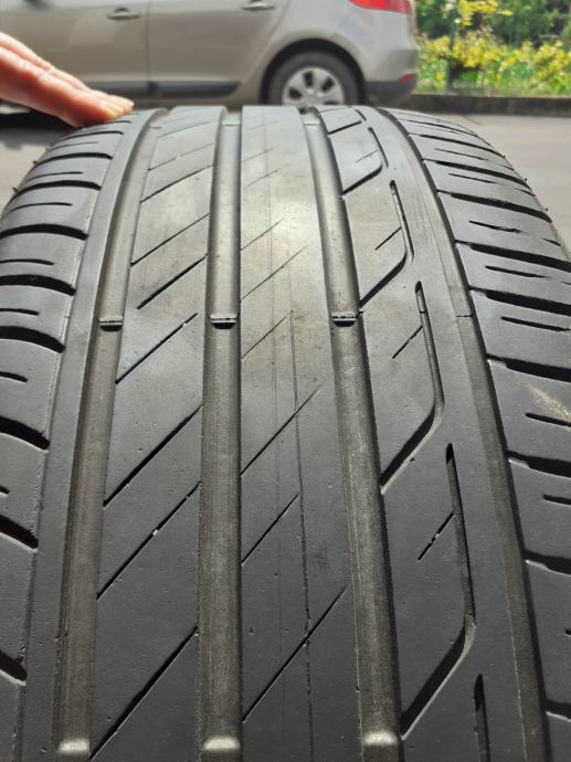 Gume  225/55/17 BRIDGESTONE TURANZA TOO1 5.mm. DOT 2118 kom. 3.