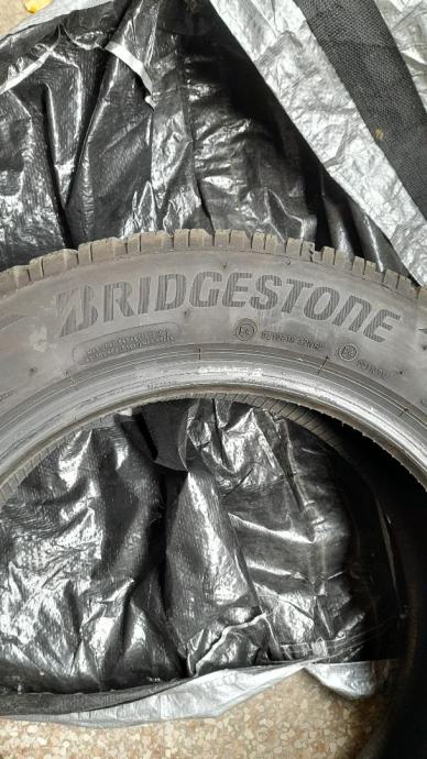 Gume Bridgestone 195/60/16 zimska 4 kom.