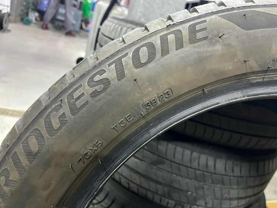 Gume Bridgestone 205/55/19 zimska 2 kom.