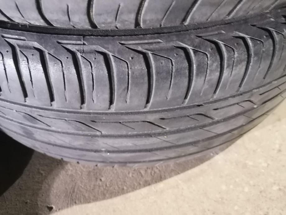 Gume Bridgestone 215/55/17 ljetna 2 kom.