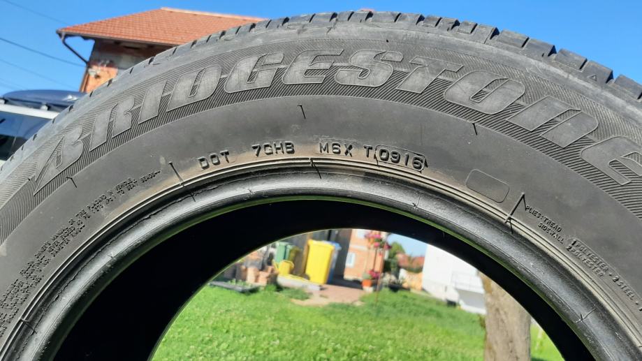 Gume Bridgestone 215/65/16 ljetna 4 kom.