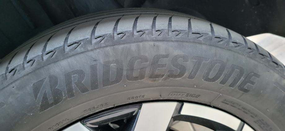 Gume Bridgestone 215/60/17 ljetna 4 kom.