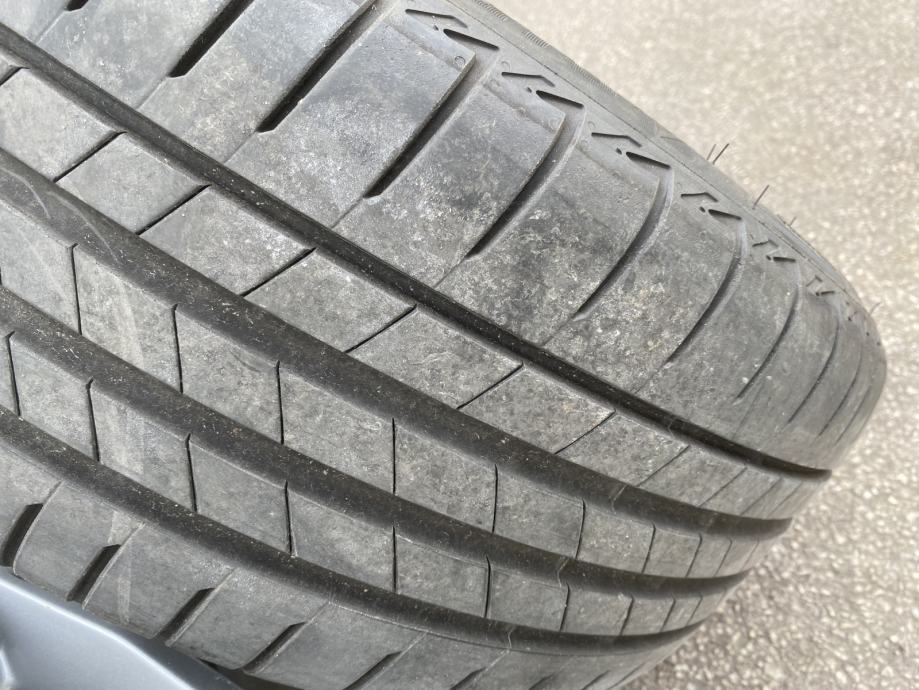 Gume Bridgestone 225/50/17 ljetna 4 kom.