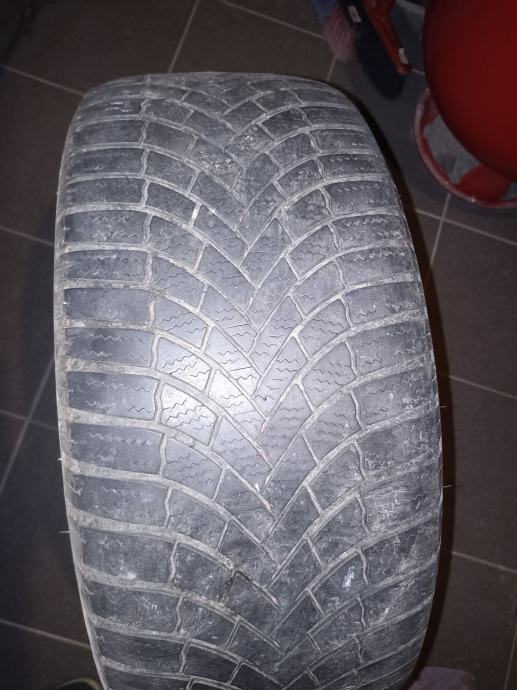 Gume Bridgestone 225/55/16 zimska 2 kom.