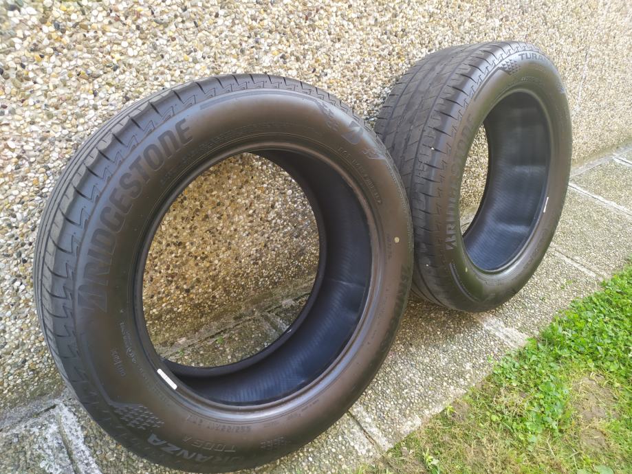 Gume Bridgestone 225/55/17 ljetna 2 kom.