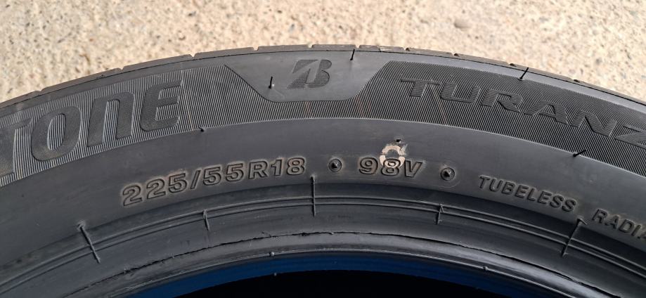 Gume Bridgestone 225/55/18 ljetna 4 kom.