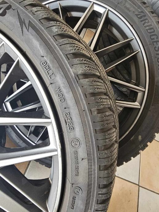 Gume Bridgestone 235/40/18 cjelogodišnja 4 kom.