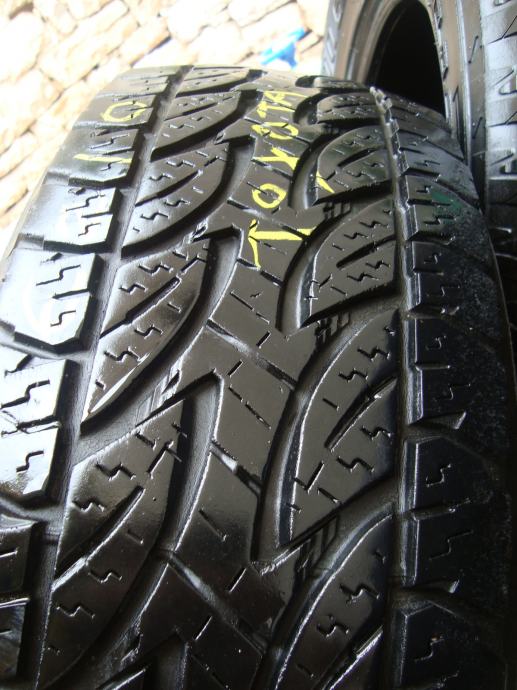 Gume 235 / 70 / R16 Bridgestone - 4 komada