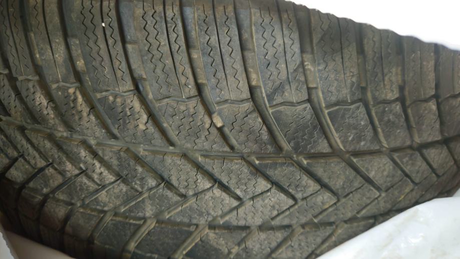 Gume Bridgestone 245/45/19 zimska 4 kom.