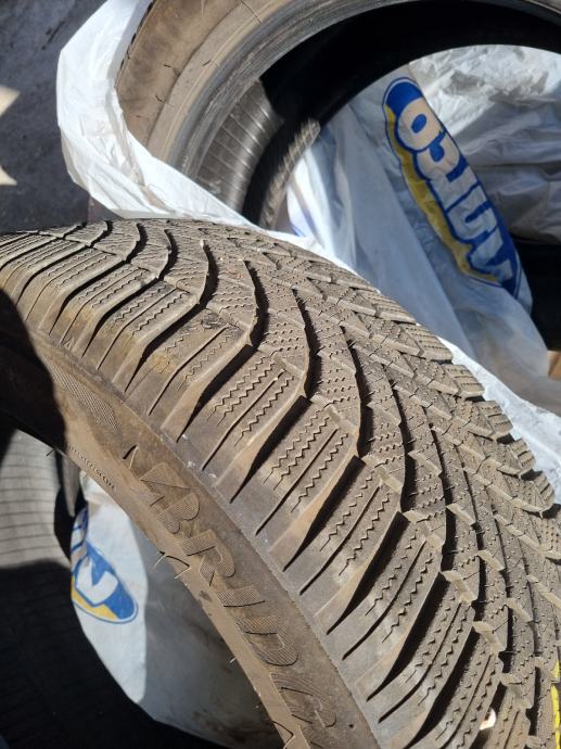 Gume Bridgestone blizzak 225/50/17 zimska 4 kom.