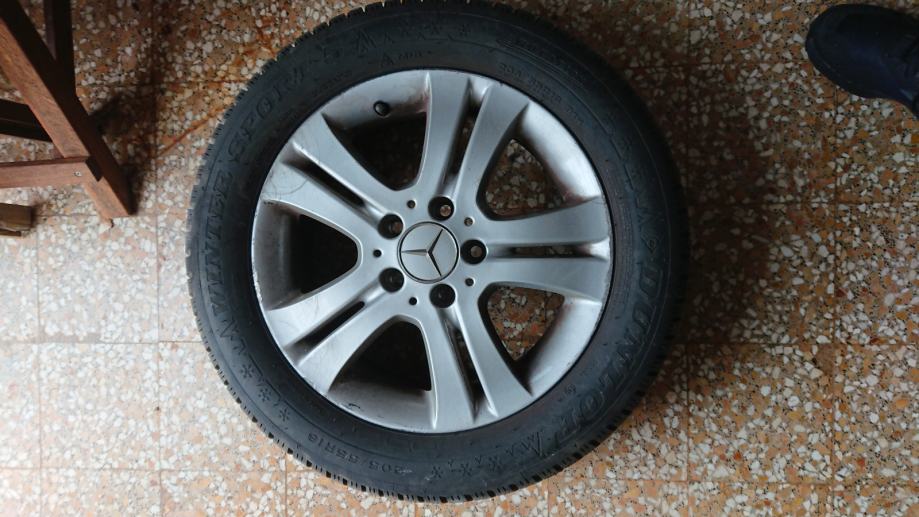 Gume Dunlop 205/55/16 zimska 4 kom. Sa felgama od Mercedes A klase