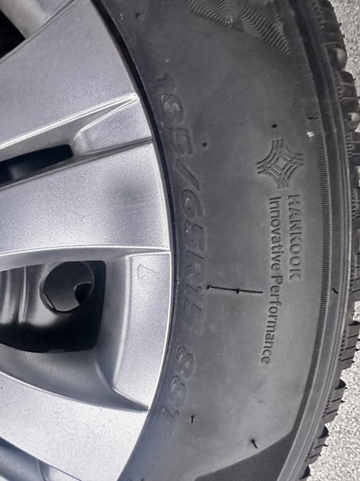 Gume Hankook 185/65/15 zimska + čelična felga