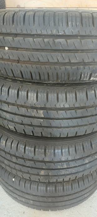 Gume Hankook C 215/70/15 cjelogodišnja  DVADESET TISUĆA PROŠLE 280 €