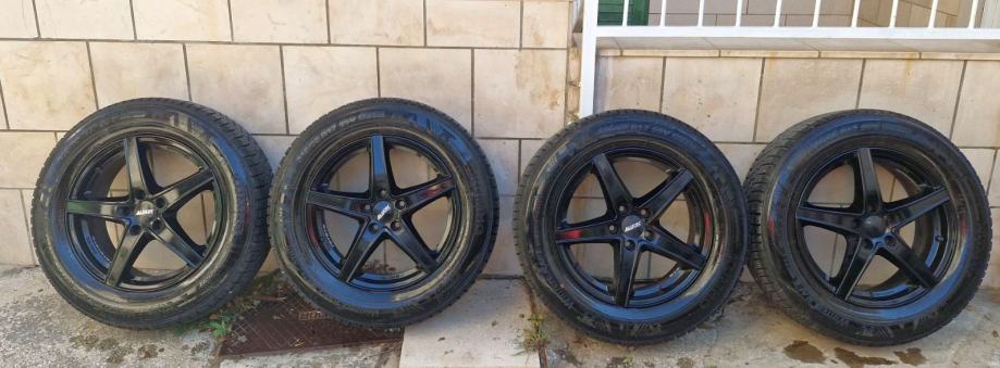 Gume Kumho 215/65/17 zimska 4 kom. + alu felge ALUTEC Raptr 5 x 112