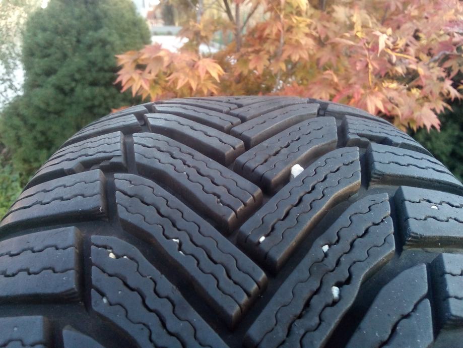 Gume Michelin 205/55/17 95H XL, zimska 4 kom.ripna 7mm