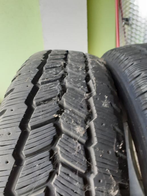 Gume Michelin 215/75/16 C  zimska 2 kom.