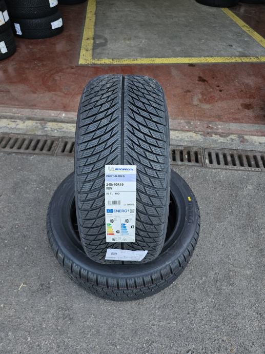 GUME MICHELIN PA 5 MO  245/40/19 _____ 289,63 €/kom - DOT1824