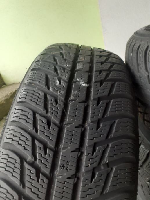 Gume Nokian 235/60/18 zimska 4 kom. Kao nove