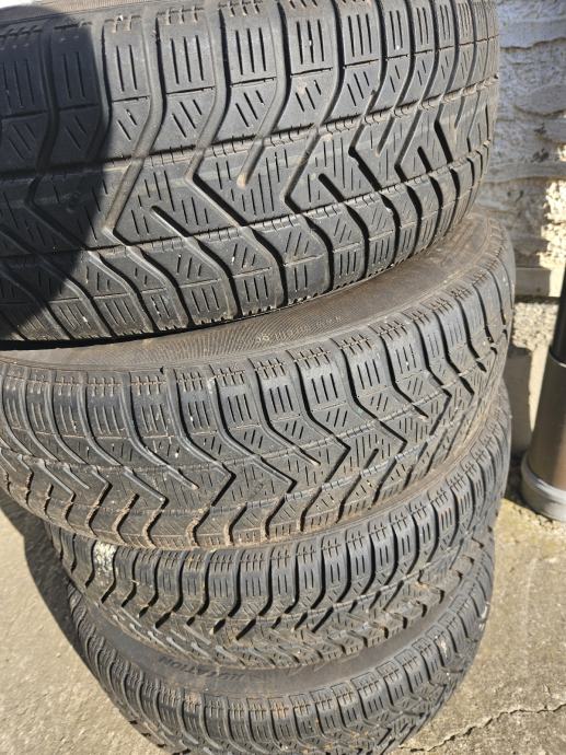 Gume Pirelli 175/65/14 zimska 4 kom.