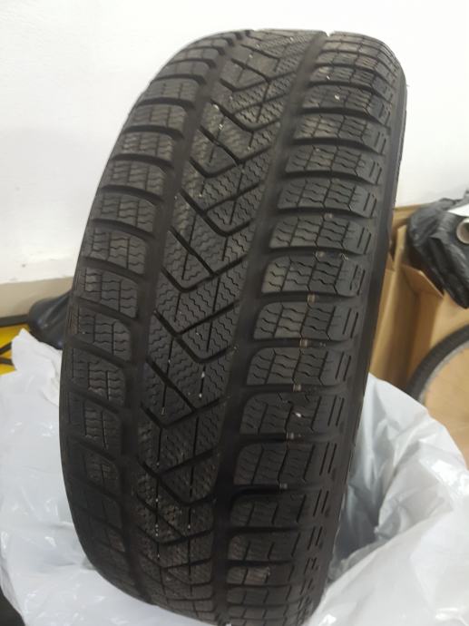 Gume Pirelli 215/55/17 zimska 4 kom.