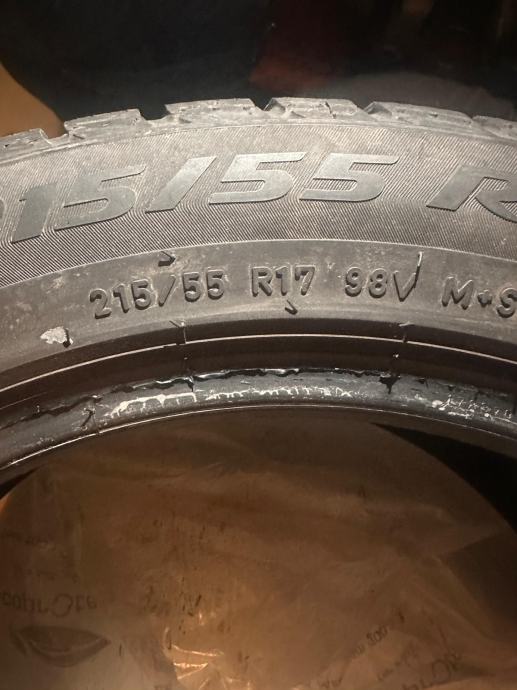 Gume Pirelli 215/55/17 zimska 4 kom.