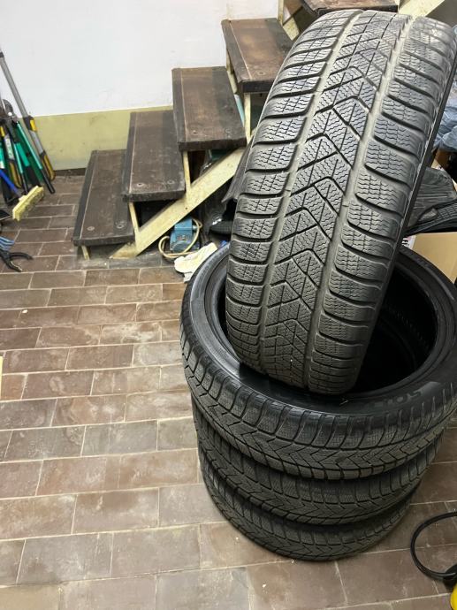 Gume Pirelli 225/40/19 zimska 4 kom.