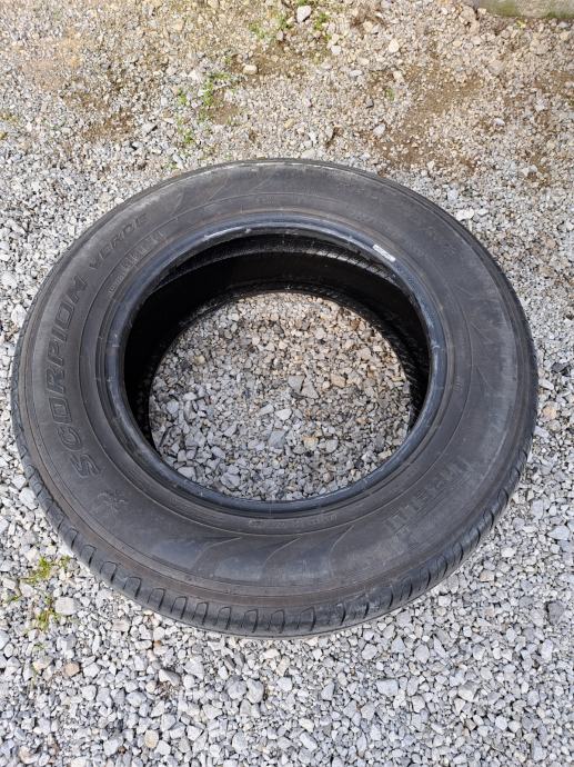 Gume Pirelli 235/65/17 ljetna 1 kom. Prodajem