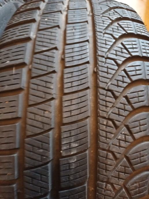 Gume Pirelli 245/40/19 zimska 2 kom.