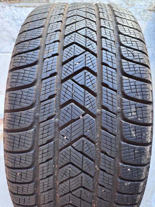 Gume Pirelli 285/40/21 zimska 4 kom.