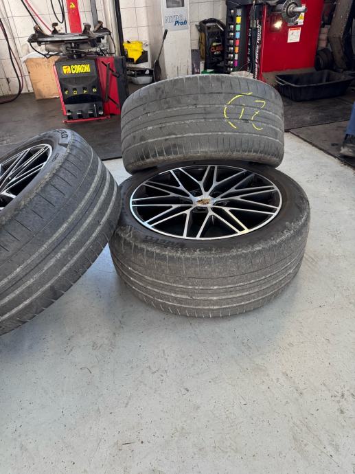 Gume Pirelli 285/45/21 ljetna 4 kom.