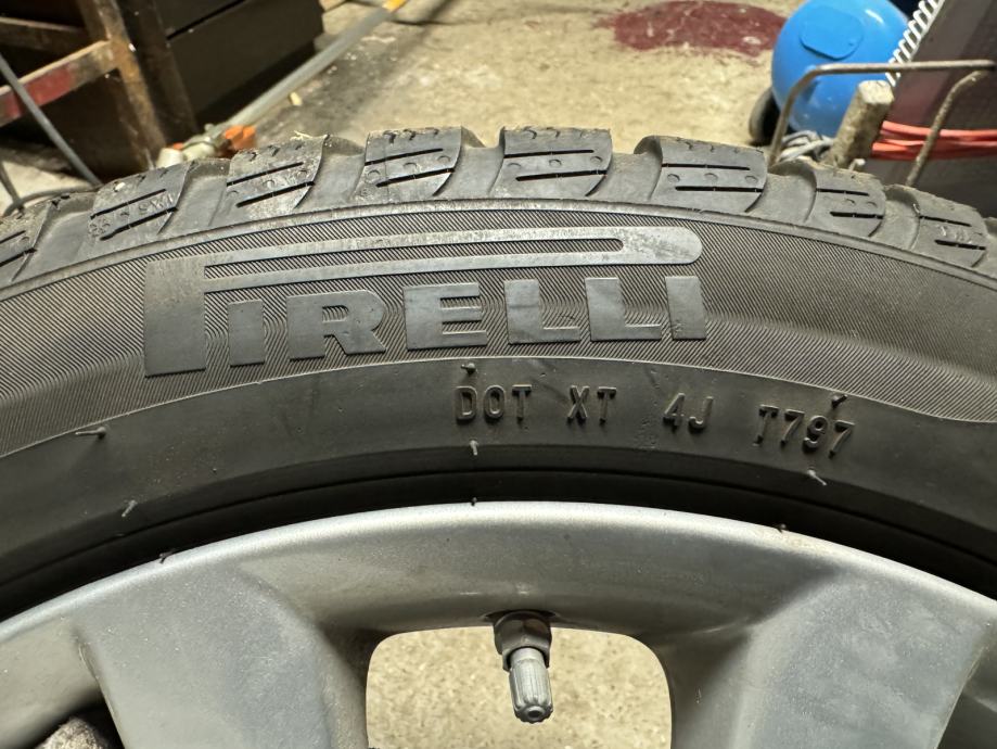 Gume Pirelli Sottozero 3 245/45/18