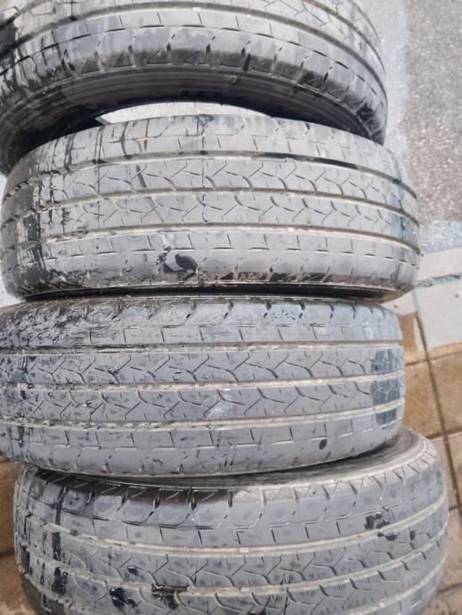 Kombi Gume Bridgestone 215/65/16 ljetna 4 kom.