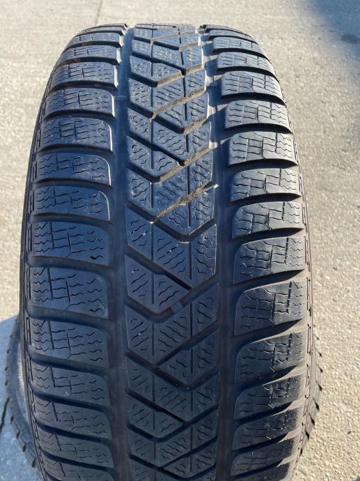 Pirelli 235/55/17 zimska 2 kom. Duboka ripna, povoljno!