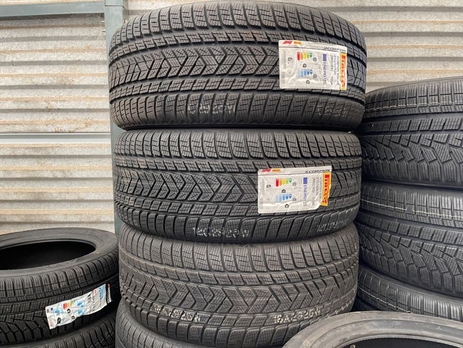 Pirelli SCORPION WINTER MO KS  275 / 50  R 20