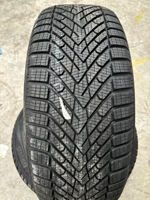 Pirelli Winter 2 Scorpion 235/50/19 103V M+S 2022* - NOVO