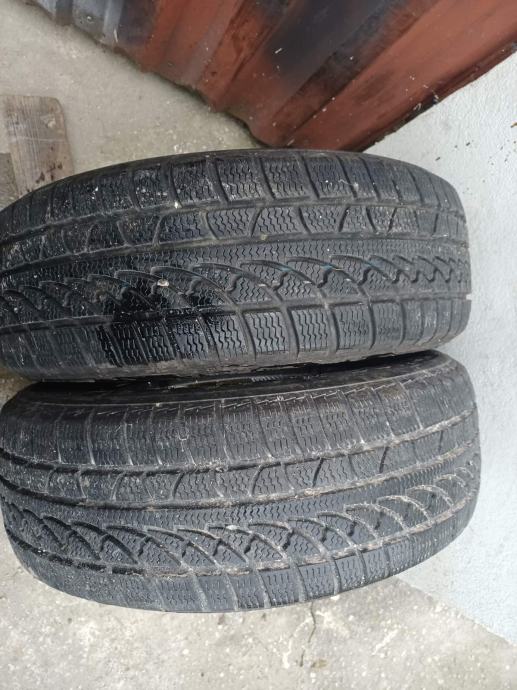 zimske gume 205/60/16  pirelli 2 kom.