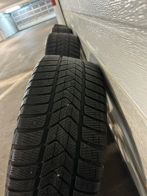 Zimske gume Pirelli SottoZero 3 235/45/18 Dot 2021