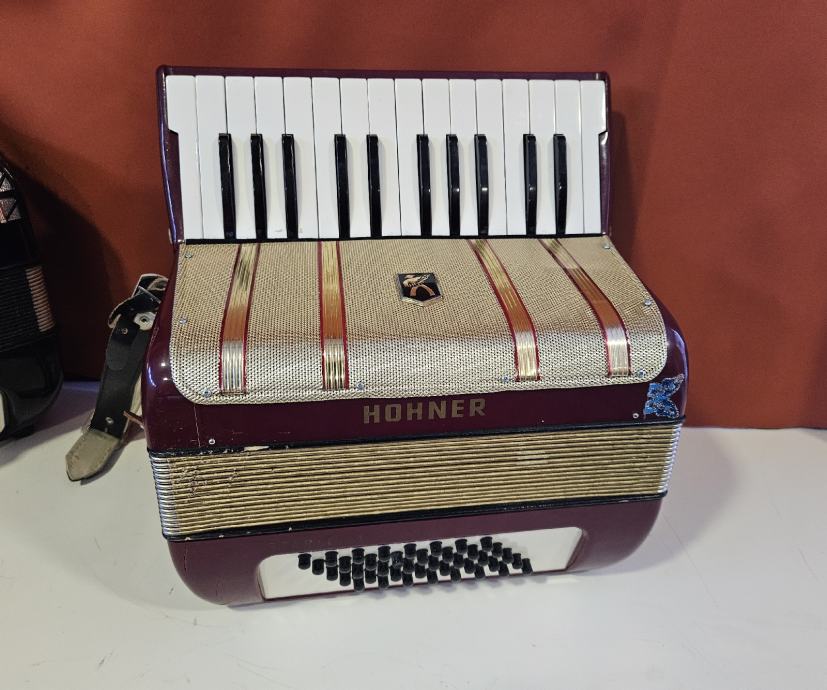 harmonika hohner 40b , u odličnom stanju